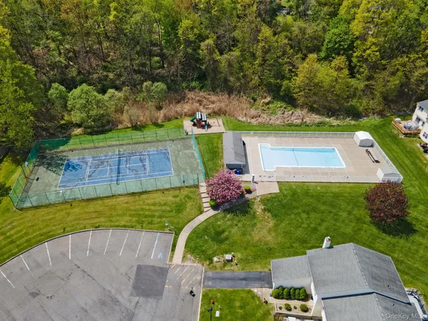 $349,999 | 33 Pond Hill Lane, Walden, NY 12586