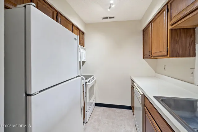 a close view of sink and tap