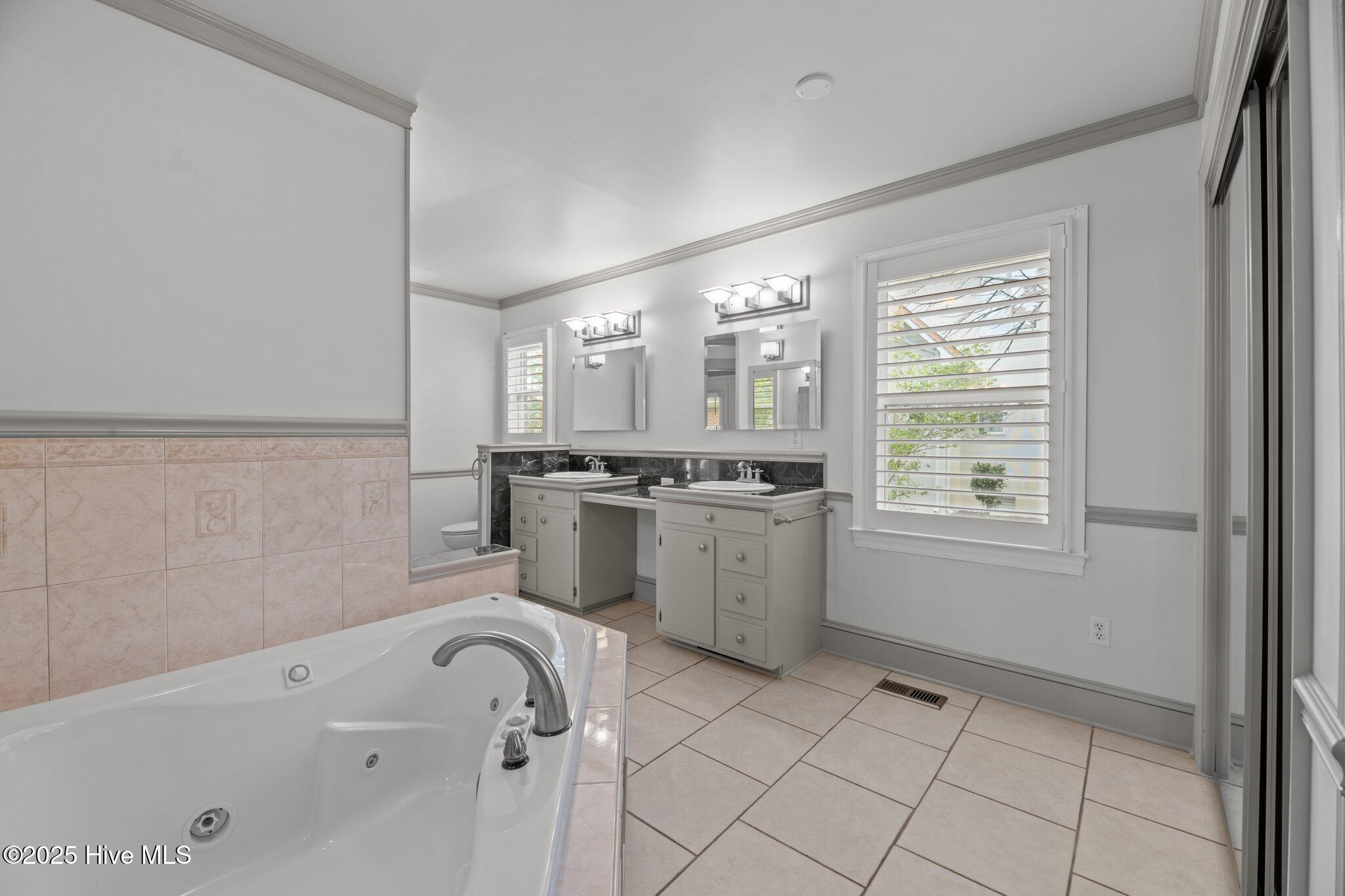204 Castle Ridge Road New Bern, NC 28562 - Photo 16 of 42 Primary bath