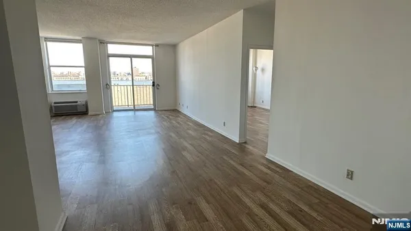 $3,850 | 200 Grand Cove Way, Unit 5M, Edgewater, NJ 07020