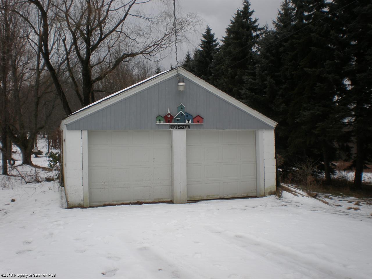 136 Mid Valley Road Lake Ariel, PA 18436 - Photo 8 of 8 a view of a garage