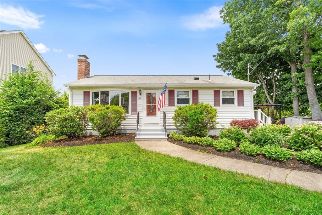 37 Angelo Street Worcester, MA 01604 - Photo 4 of 40