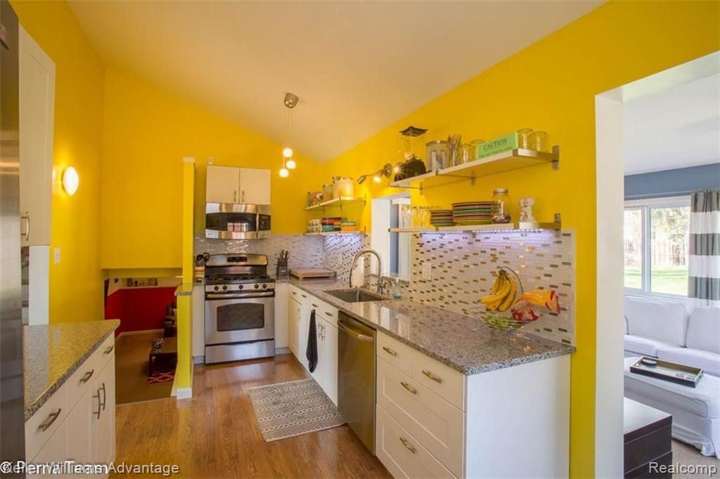 22359 Inkster Road Farmington Hills, MI 48336 - Photo 6 of 27