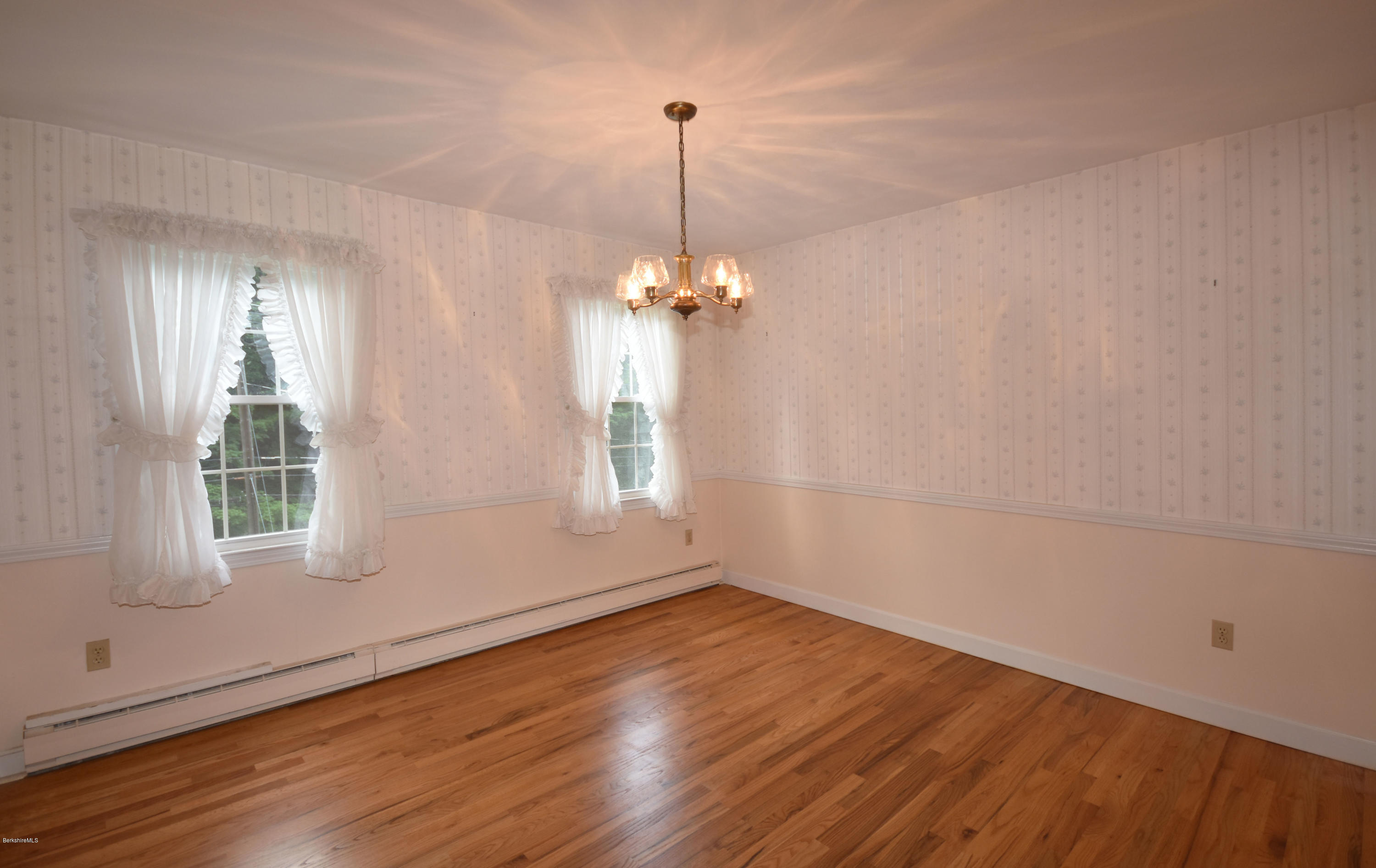 795 East New Lenox Road Pittsfield, MA 01201 - Photo 8 of 51 Dining Room
