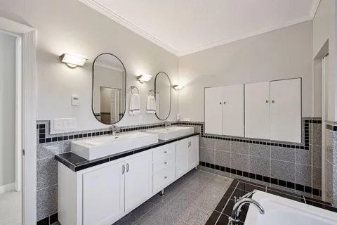 $1,199,900 | 705 Queensland Lane North, Plymouth, MN 55447