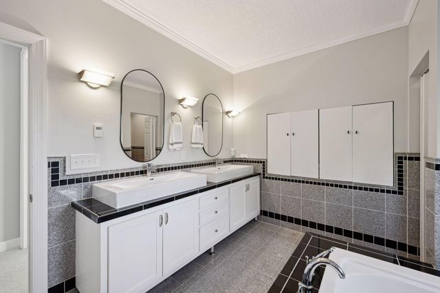 $1,199,900 | 705 Queensland Lane North, Plymouth, MN 55447