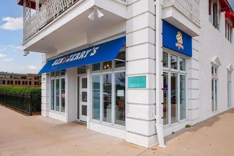 $1,199,900 | 705 Queensland Lane North, Plymouth, MN 55447