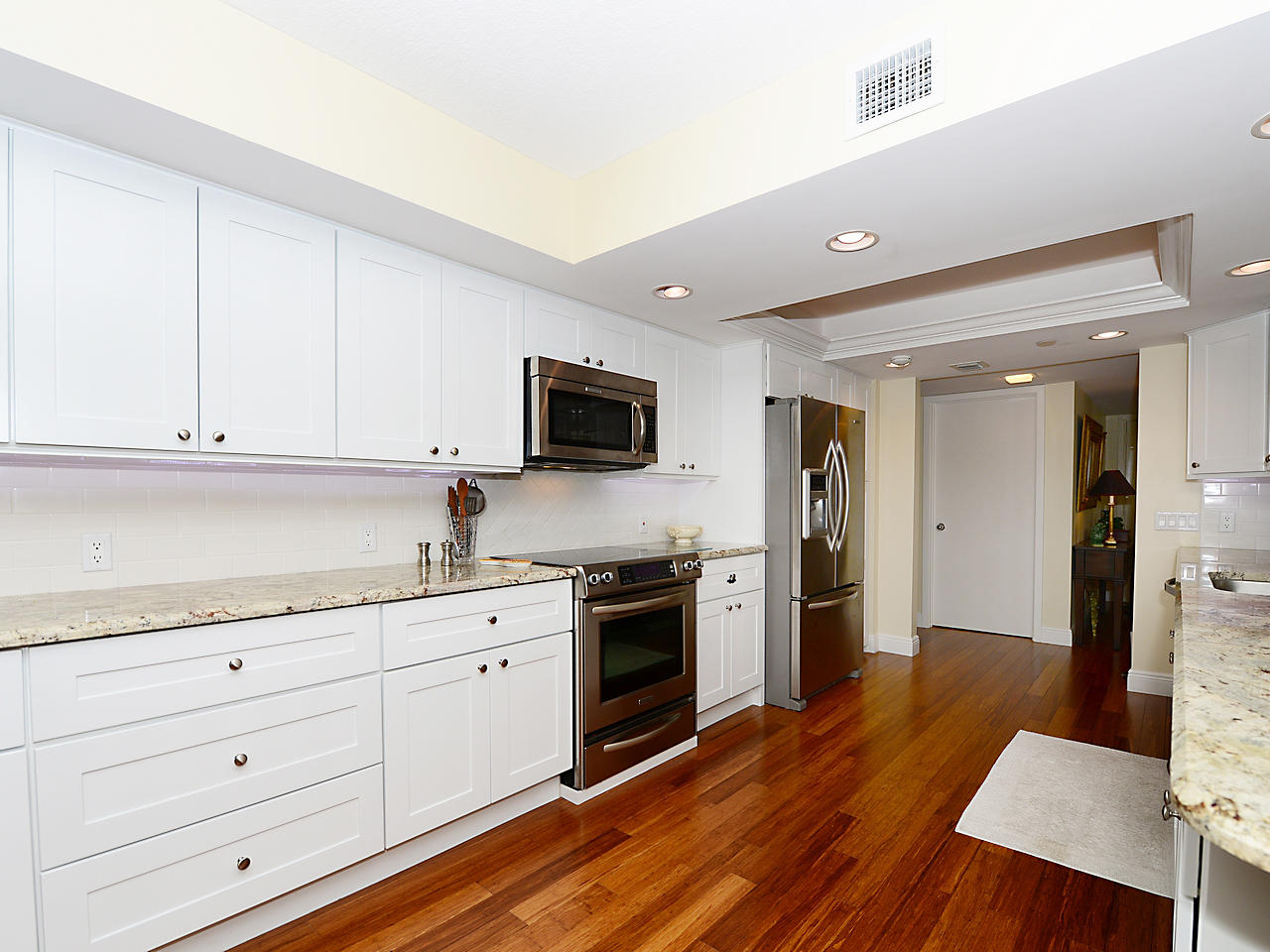 1000 North Us Highway, Unit BAH404 Jupiter, FL 33477 - Photo 6 of 22 Kitchen