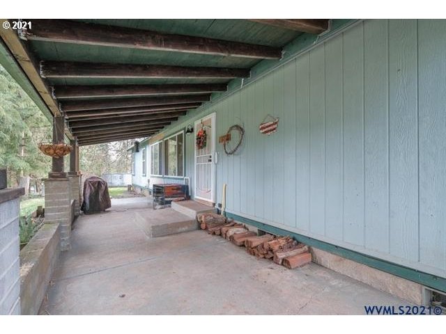 32724 Old Mill Road Lebanon, OR 97355 - Photo 16 of 32 a view of a garage