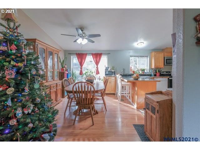 32724 Old Mill Road Lebanon, OR 97355 - Photo 4 of 32 a dining room with furniture and window