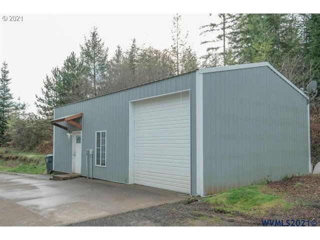 32724 Old Mill Road Lebanon, OR 97355 - Photo 9 of 32 a view of a backyard