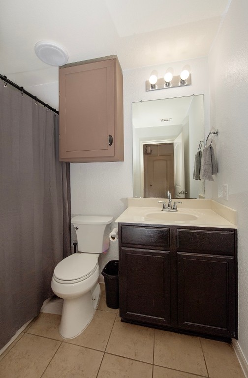 216 Millers Loop Jarrell, TX 76537 - Photo 17 of 31 Full bath with curtained shower, vanity, wall storage and tile flooring