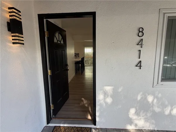 $4,200 | 8414 Owensmouth Avenue, Canoga Park, CA 91304