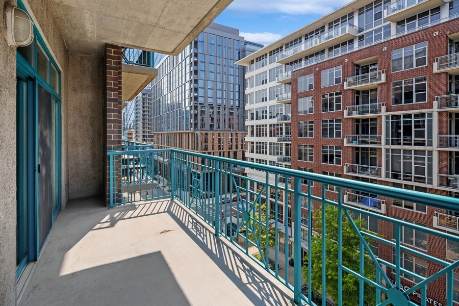 910 West Madison Street, Unit 602 Chicago, IL 60607 - Photo 15 of 15 a balcony view with glass door