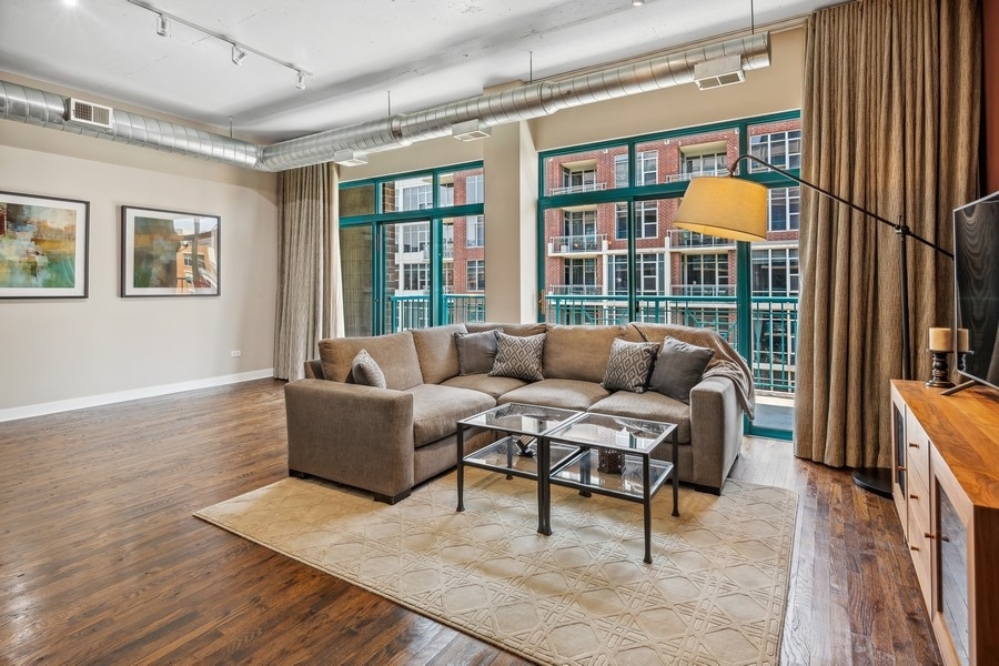 910 West Madison Street, Unit 602 Chicago, IL 60607 - Photo 2 of 15 a living room with furniture and a window