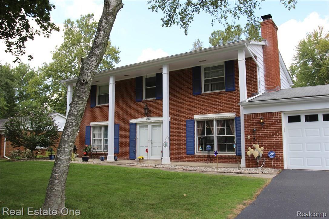 32276 Craftsbury Road Farmington, MI 48334 - Photo 3 of 45 Large Colonial in great sub