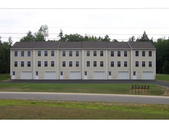 $2,250 | 75 Treaty Court, Unit 4, Fremont, NH 03044