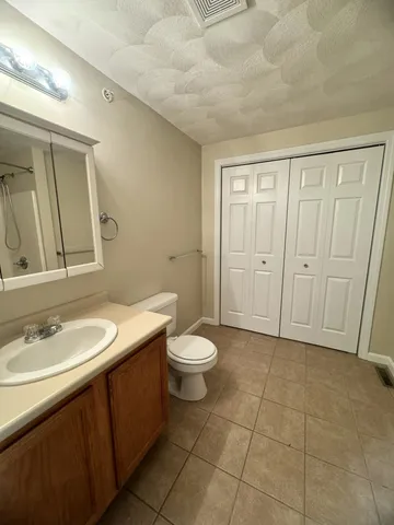 $2,250 | 75 Treaty Court, Unit 4, Fremont, NH 03044