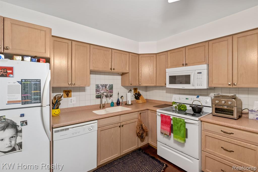 29632 Middlebelt Road, Unit 1703 Farmington Hills, MI 48334 - Photo 12 of 30