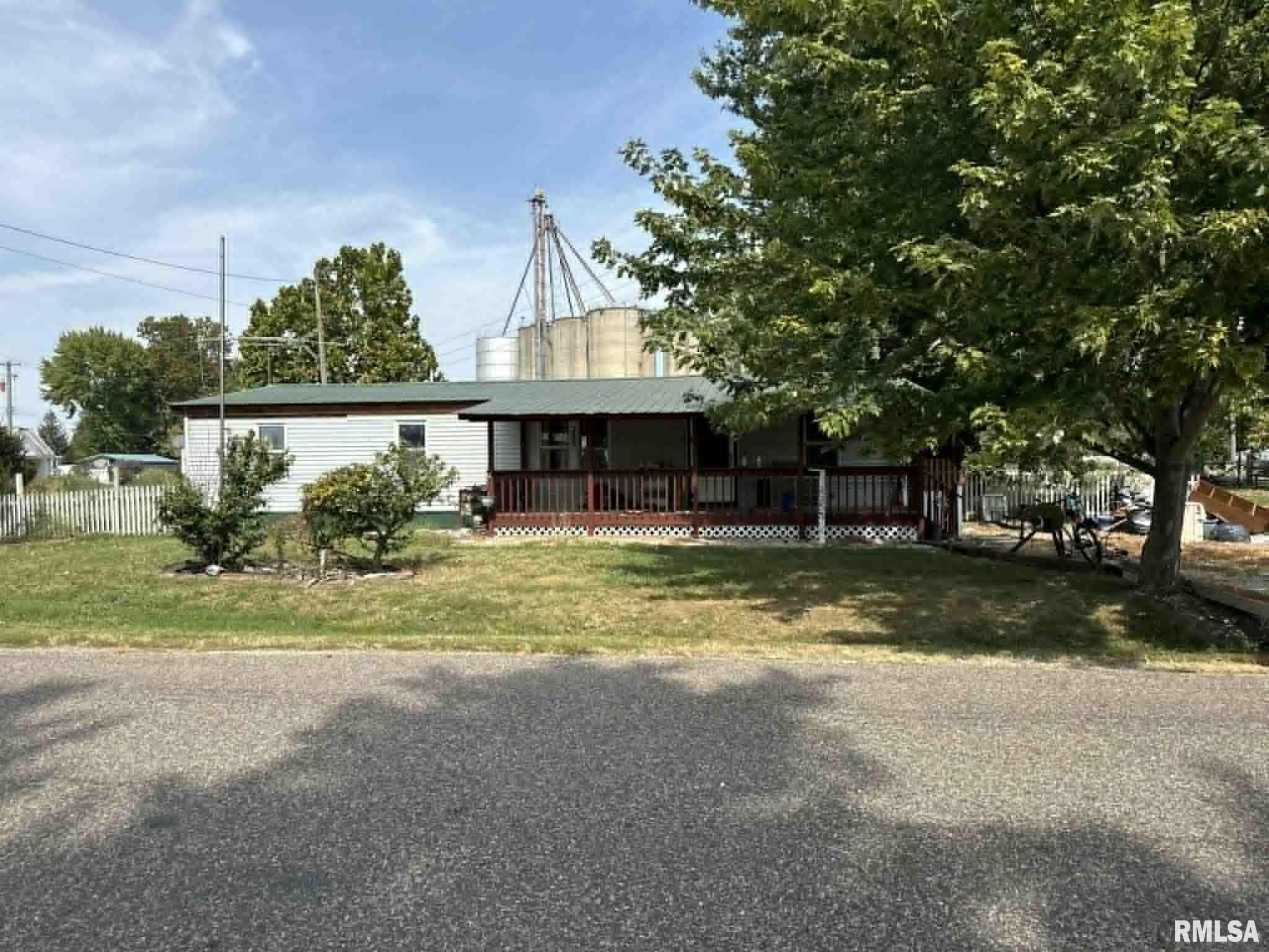 325 Main Street Hull, IL 62343 - Photo 1 of 1