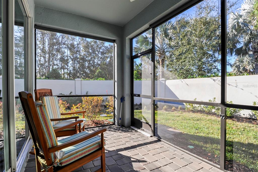 810 Ruddy Quail Place Sun City Center, FL 33573 - Photo 4 of 28