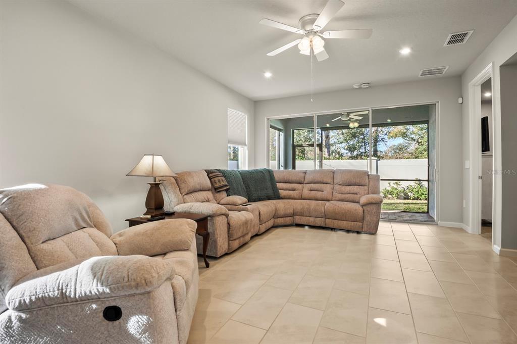 810 Ruddy Quail Place Sun City Center, FL 33573 - Photo 8 of 28