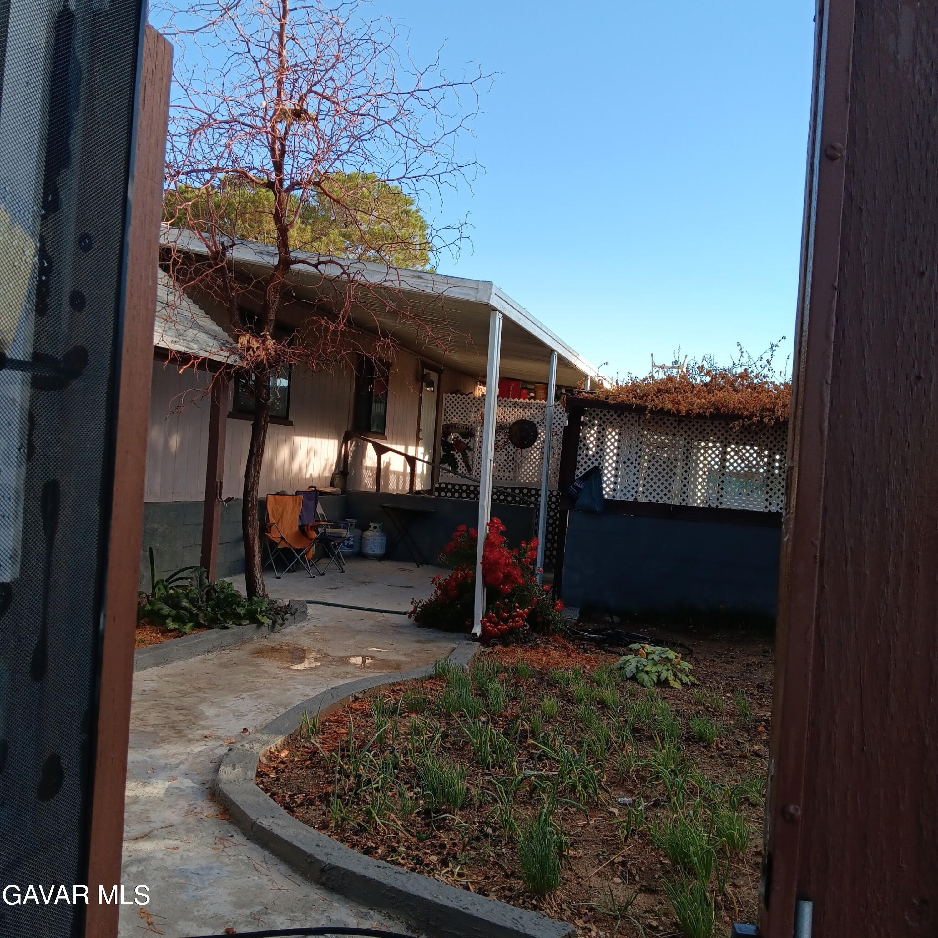 10364 15th Street Mojave, CA 93501 - Photo 13 of 15 a view of a backyard