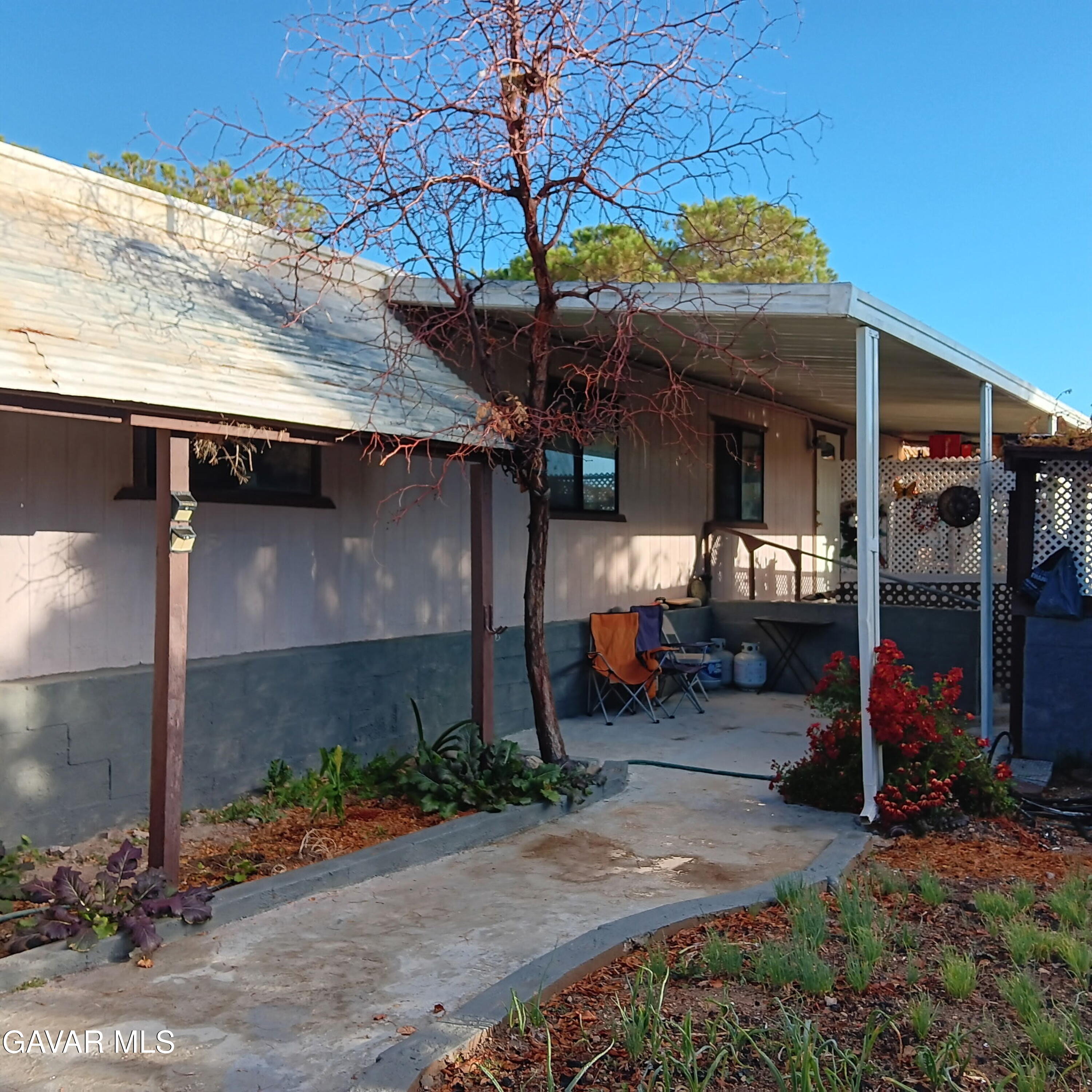 10364 15th Street Mojave, CA 93501 - Photo 14 of 15 a view of a patio with a table and chairs under an umbrella