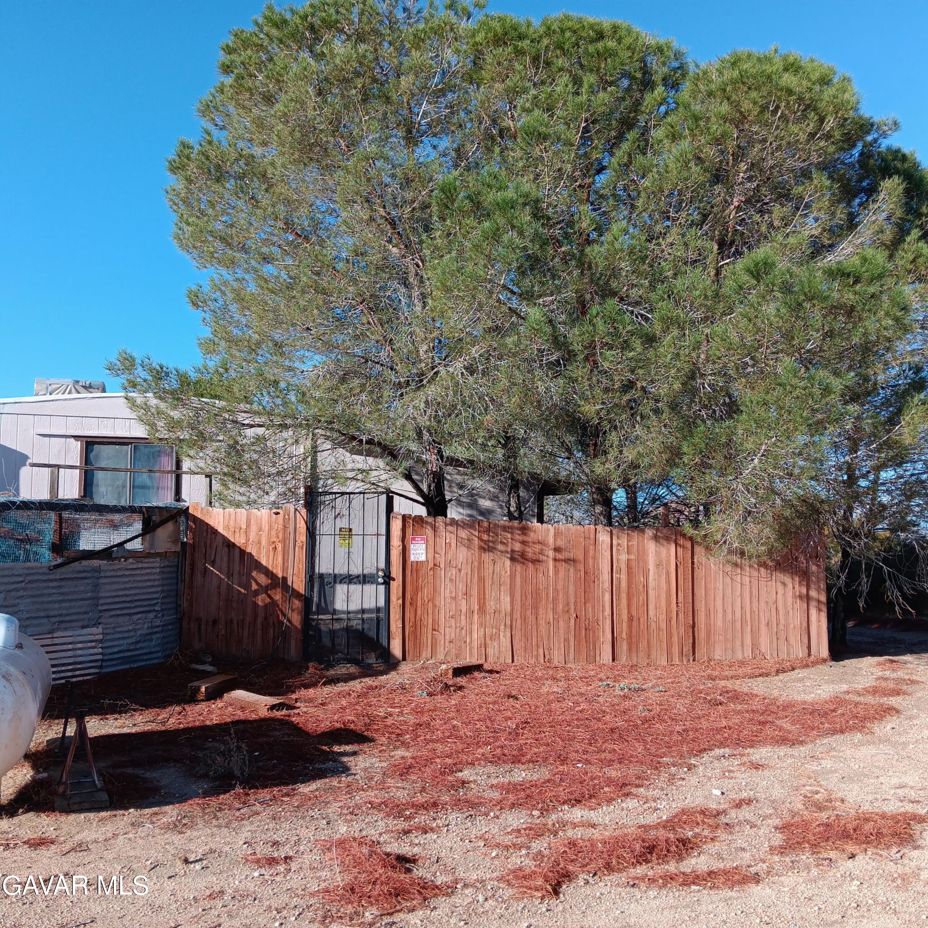 10364 15th Street Mojave, CA 93501 - Photo 7 of 15 a front view of a house with a yard