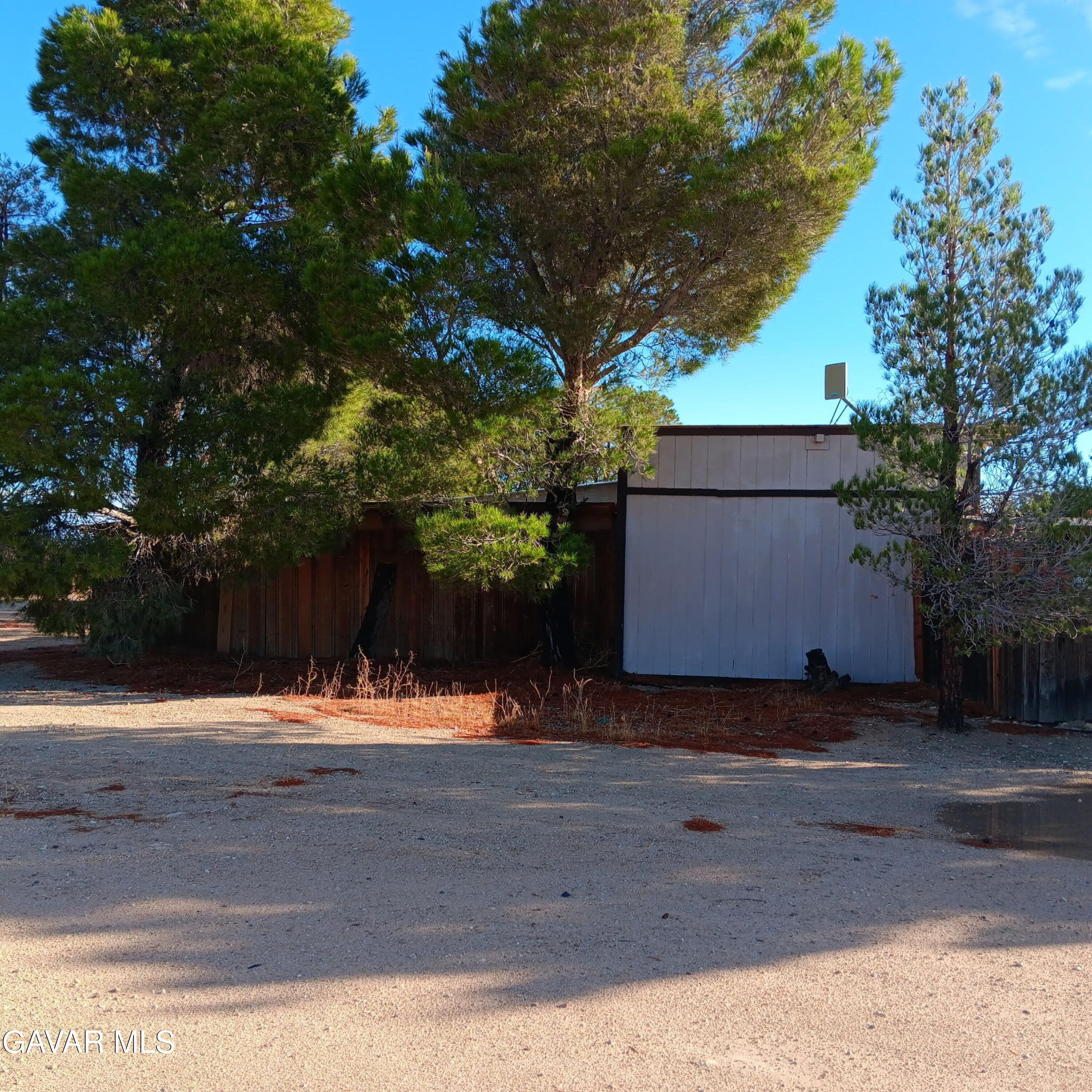 10364 15th Street Mojave, CA 93501 - Photo 10 of 15 a view of a yard with wooden fence