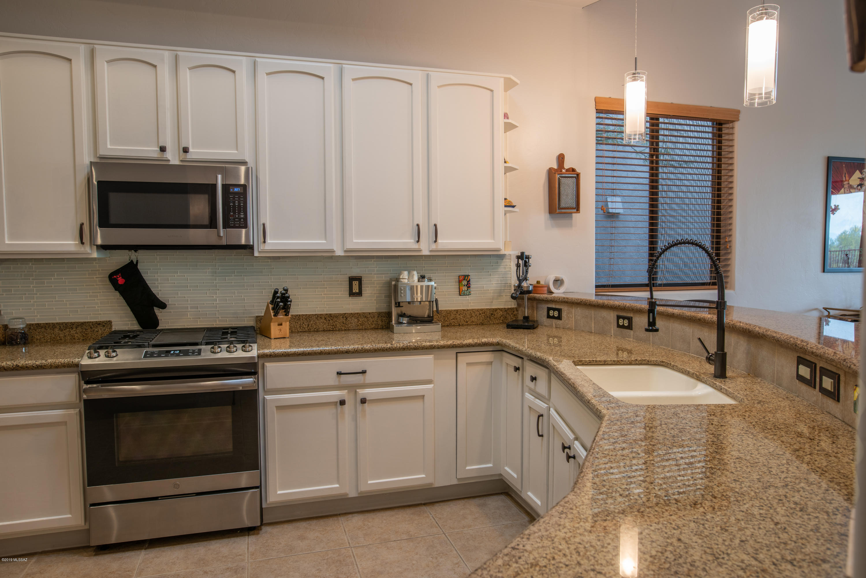 11512 North Moon Ranch Place Marana, AZ 85658 - Photo 8 of 38