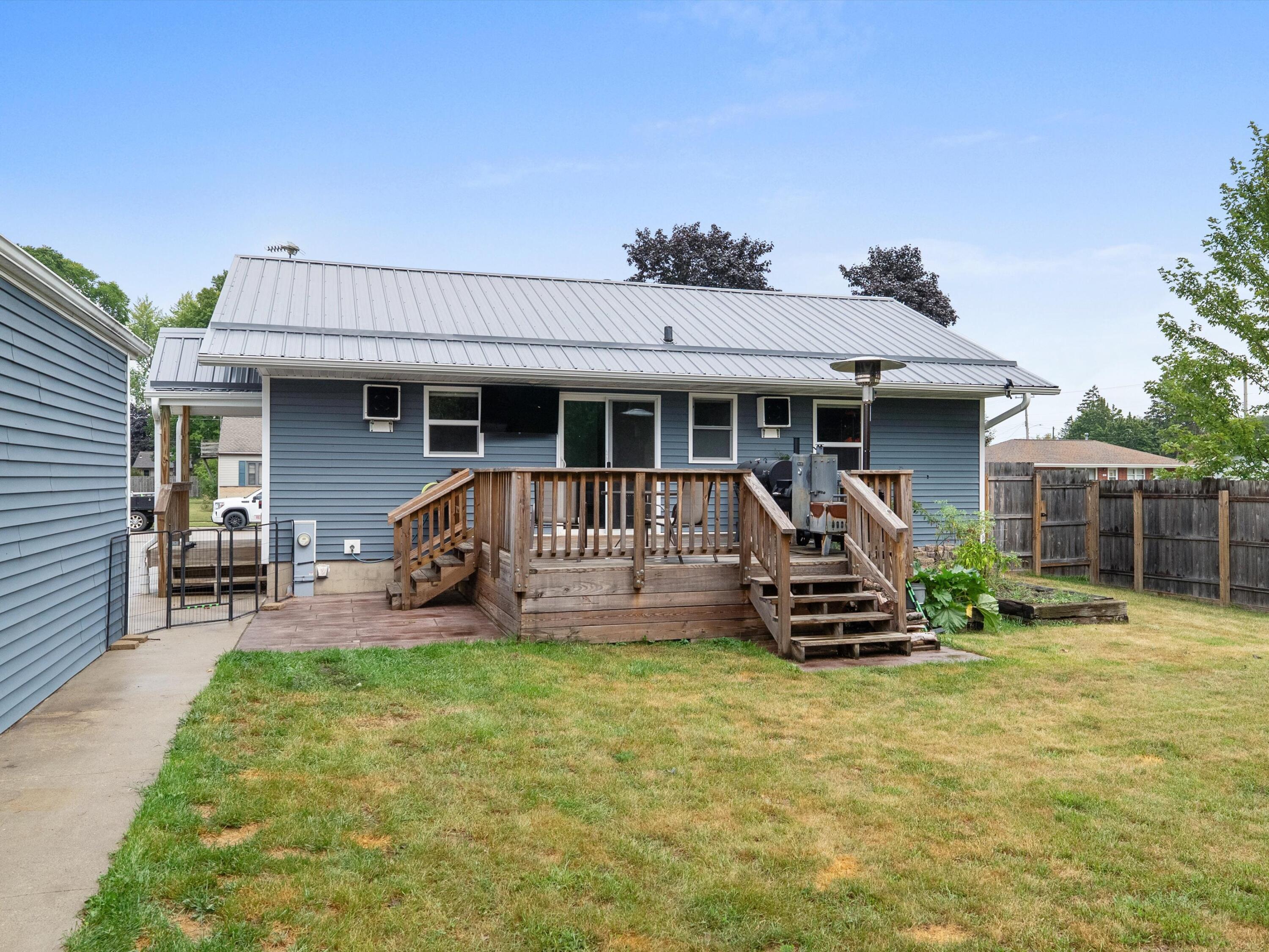 2319 38th Street Two Rivers, WI 54241 - Photo 5 of 30 08-DSC09704