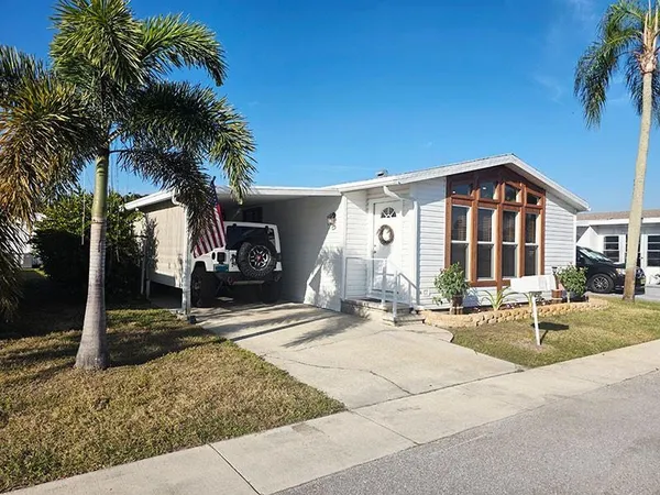 $299,900 | 4300 Southeast St Lucie Boulevard, Unit 70, Stuart, FL 34997