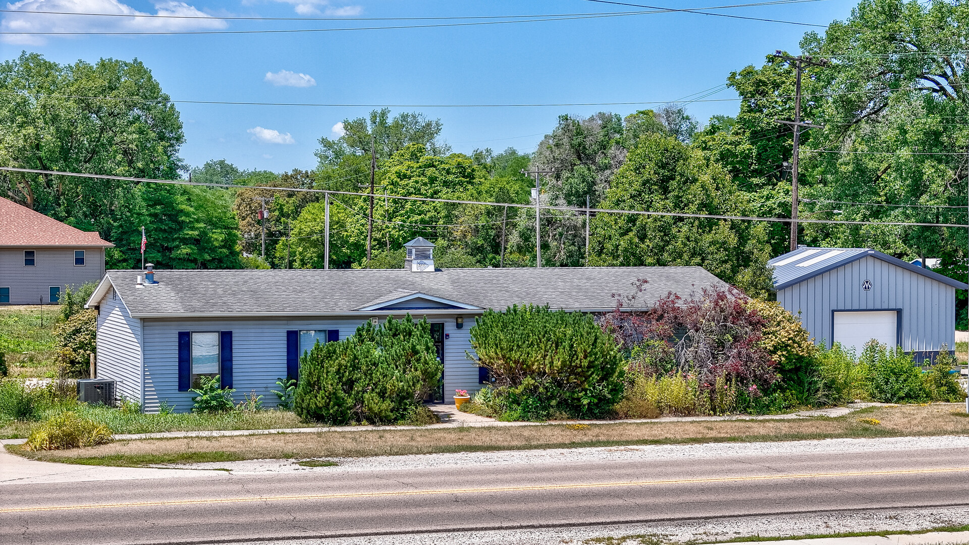 1313 Chestnut Street Ottawa, IL 61350 - Photo 2 of 30 a aerial view of a house with a garden