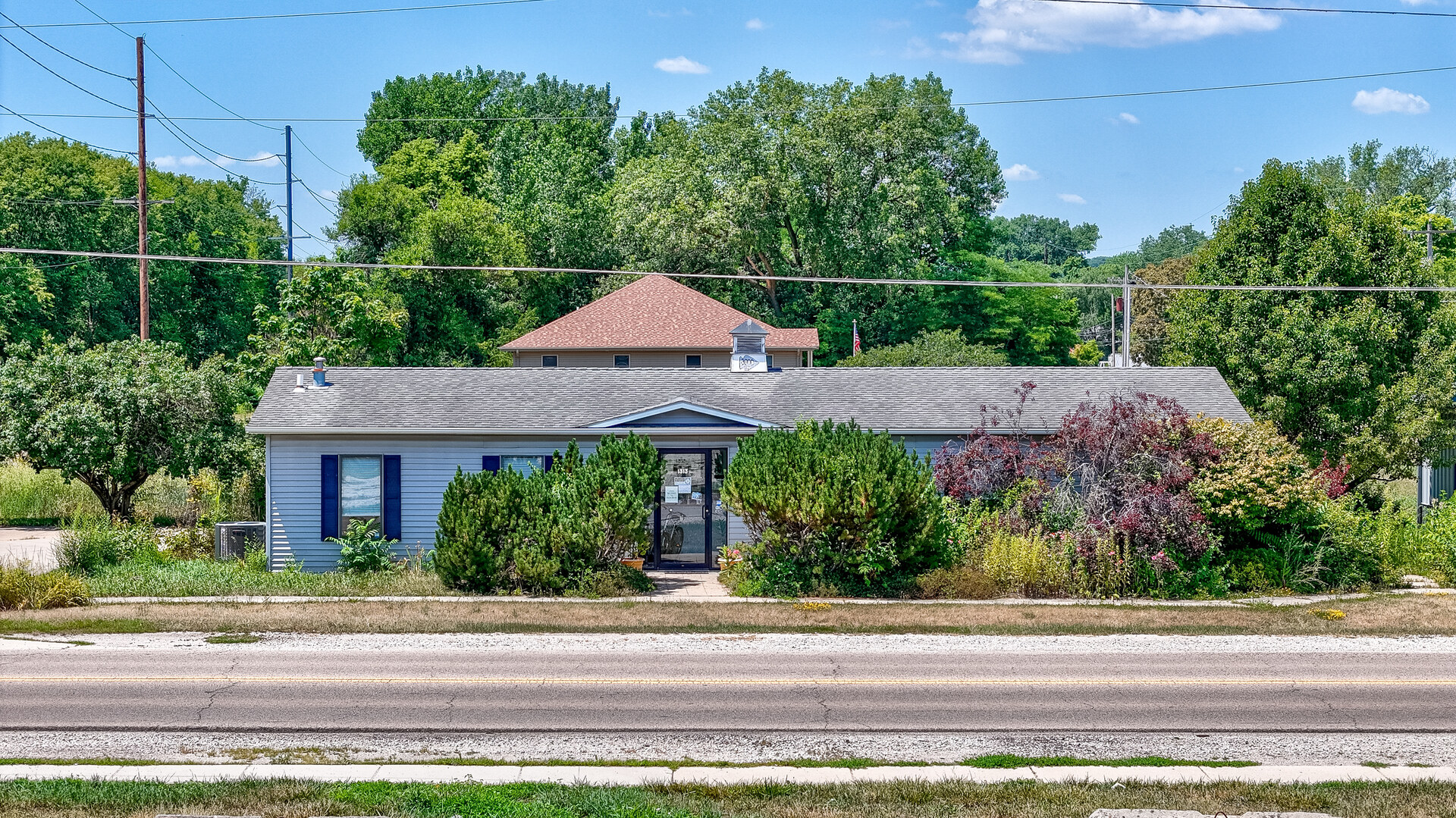 1313 Chestnut Street Ottawa, IL 61350 - Photo 26 of 30 a house with a outdoor space