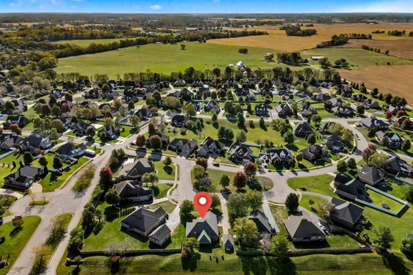 $457,900 | 122 Cross Hall Loop, Bowling Green, KY 42104