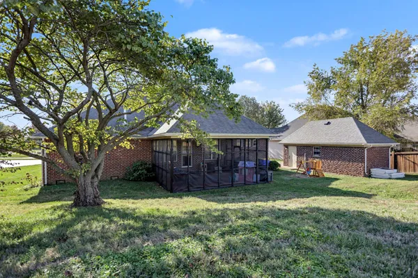 $457,900 | 122 Cross Hall Loop, Bowling Green, KY 42104