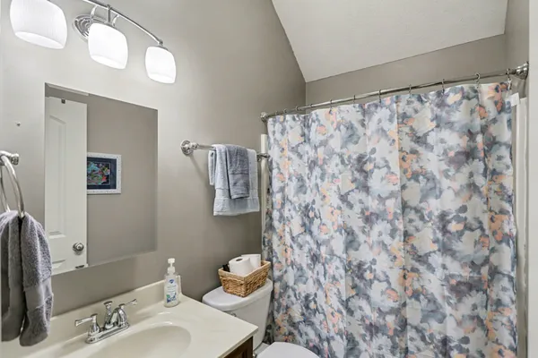 $457,900 | 122 Cross Hall Loop, Bowling Green, KY 42104