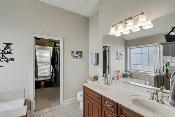 $457,900 | 122 Cross Hall Loop, Bowling Green, KY 42104