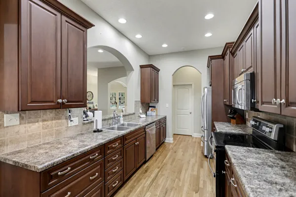 $457,900 | 122 Cross Hall Loop, Bowling Green, KY 42104