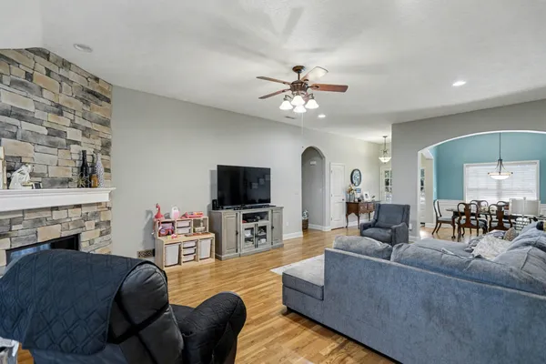 $457,900 | 122 Cross Hall Loop, Bowling Green, KY 42104