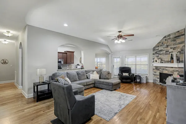 $457,900 | 122 Cross Hall Loop, Bowling Green, KY 42104