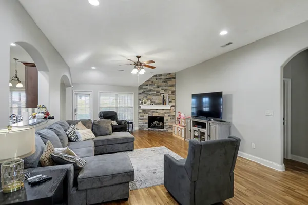 $457,900 | 122 Cross Hall Loop, Bowling Green, KY 42104