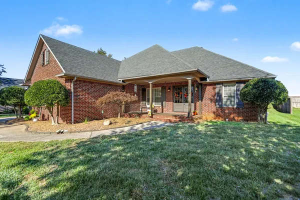 $457,900 | 122 Cross Hall Loop, Bowling Green, KY 42104