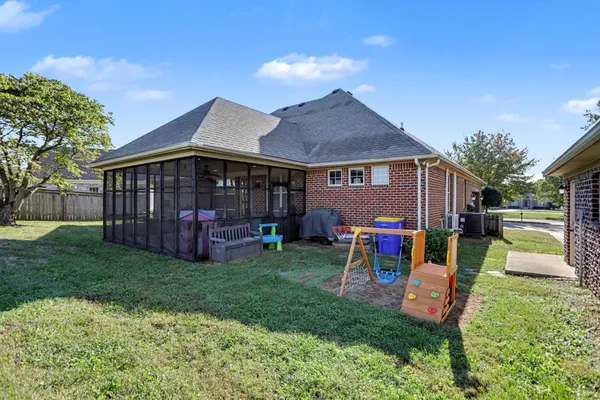 $457,900 | 122 Cross Hall Loop, Bowling Green, KY 42104