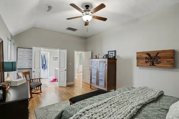 $457,900 | 122 Cross Hall Loop, Bowling Green, KY 42104