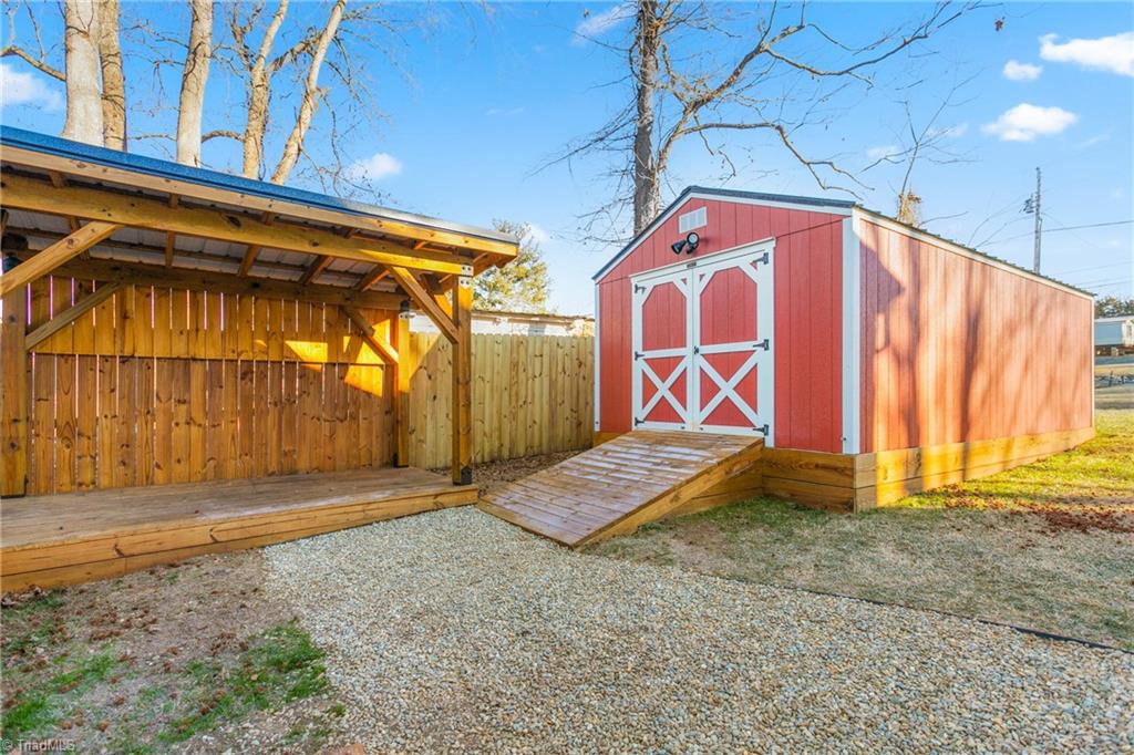 952 Riverview Road Lexington, NC 27292 - Photo 2 of 20 Gallery Image 2