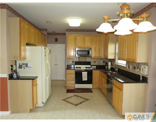 16 Lexington Road Monmouth Junction, NJ 08852 - Photo 6 of 18 Gallery Image 6