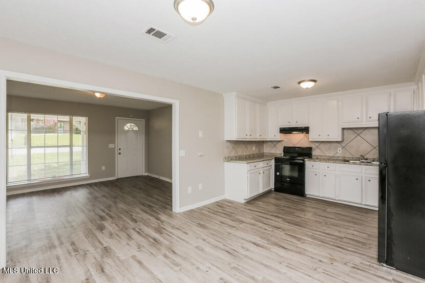 1026 Branch Street Jackson, MS 39212 - Photo 3 of 11 006-photo-kitchen-10896784