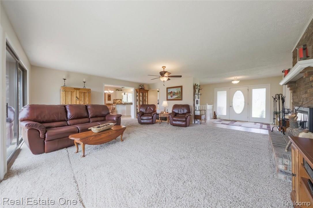 10696 Marshall Road South Lyon, MI 48178 - Photo 6 of 44 10696 Marshall 6.jpg